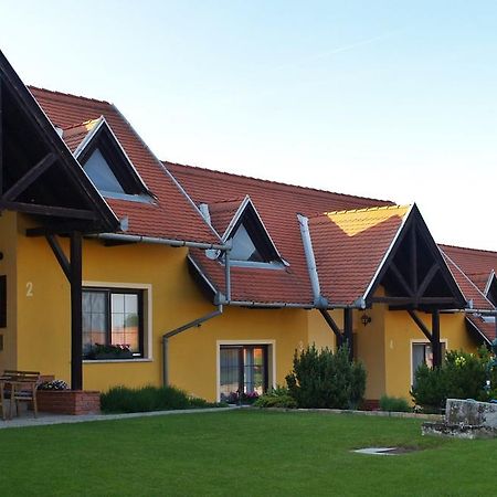 Bed and Breakfast Huber Panzió Fertőrákos Exterior foto