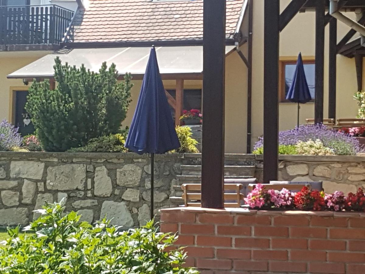 Bed and Breakfast Huber Panzió Fertőrákos Exterior foto