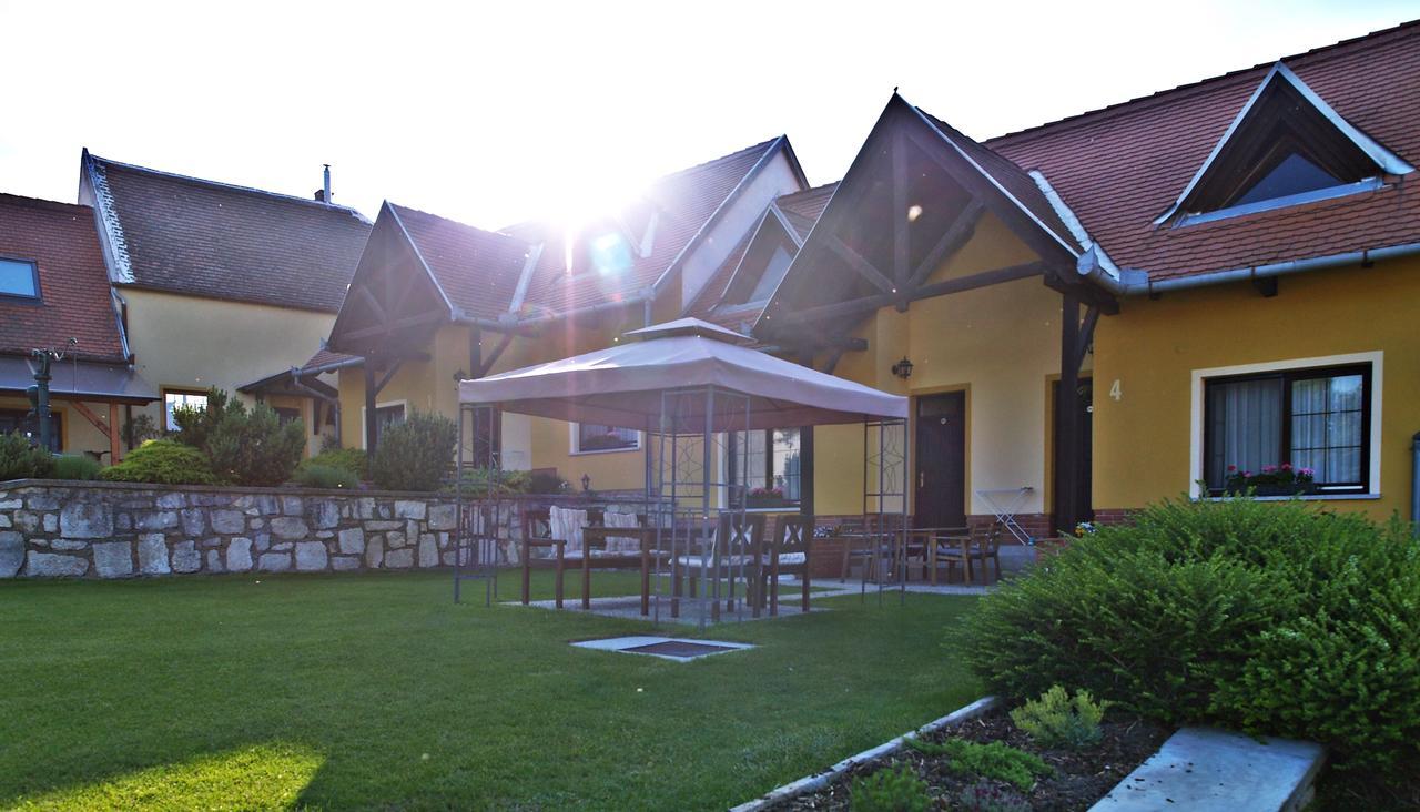 Bed and Breakfast Huber Panzió Fertőrákos Exterior foto