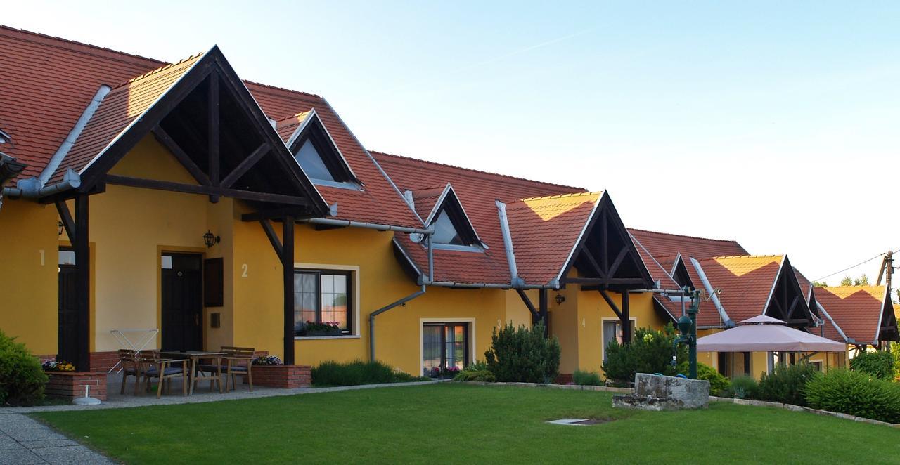Bed and Breakfast Huber Panzió Fertőrákos Exterior foto